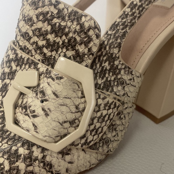 Brand new never worn .. Completely sold out online at  The Bay - Picture 2 of 7